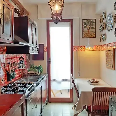 La Rosa Del Deserto, Versilia مارينا دي ماسا